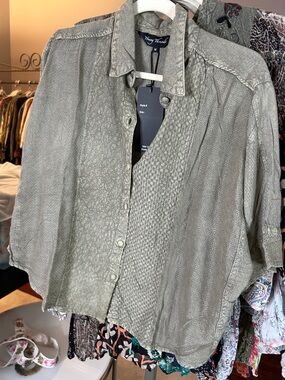 Young Threads olive top ptp 25